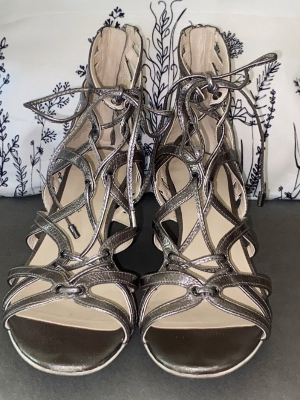 Kenneth Cole Metallic Silver Strappy Sandal Heels Shoes